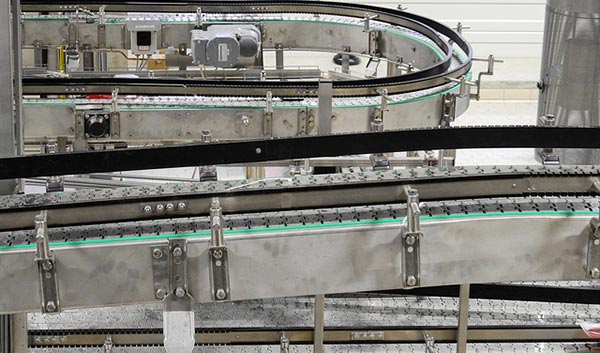 智慧工廠(chǎng)中的生產(chǎn)線(xiàn)